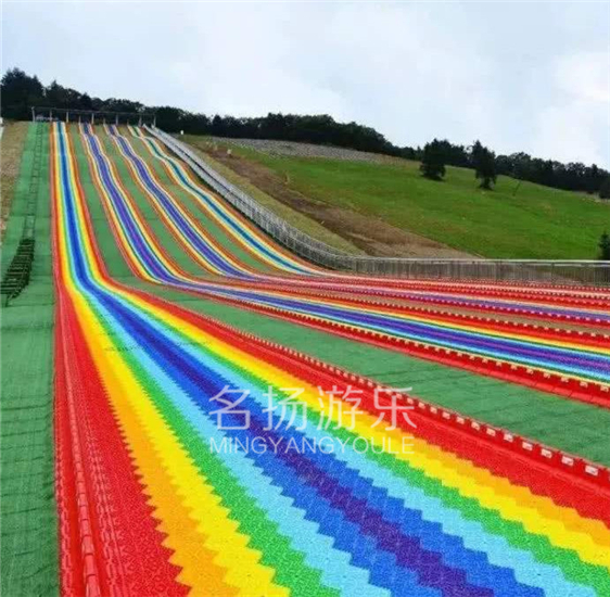 七彩滑道這兩年來越來越火，為什么呢?