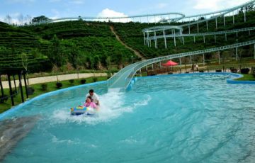 玻璃水滑道安全嗎？玻璃水滑道施工要注意什么？